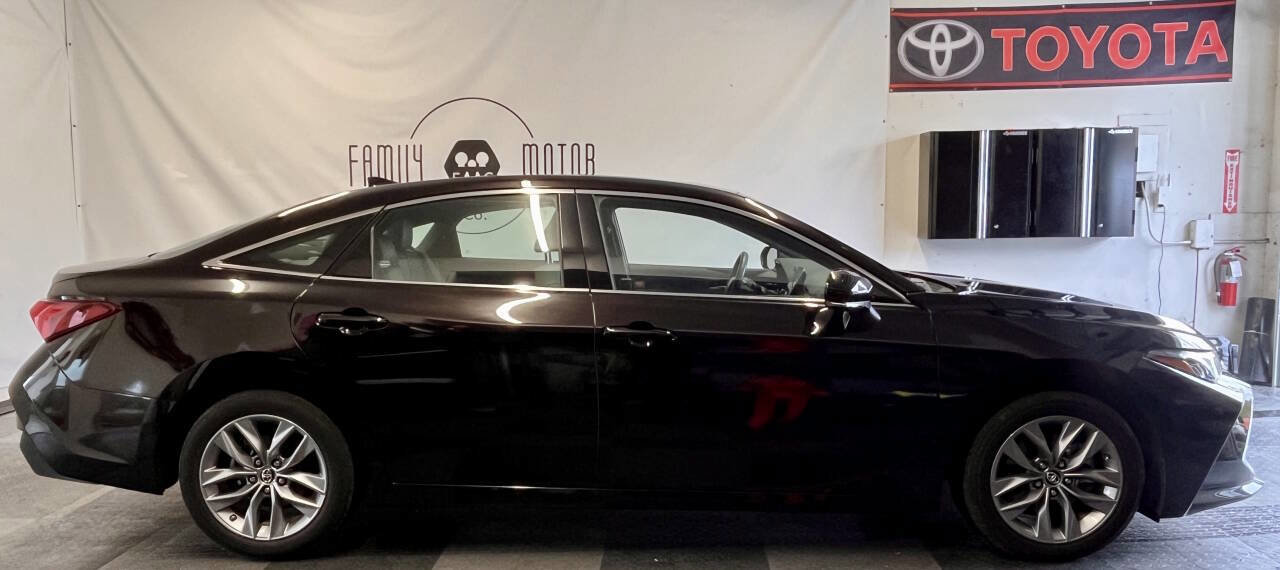 Used 2019 Toyota Avalon XLE w/ Moonroof Package image 7