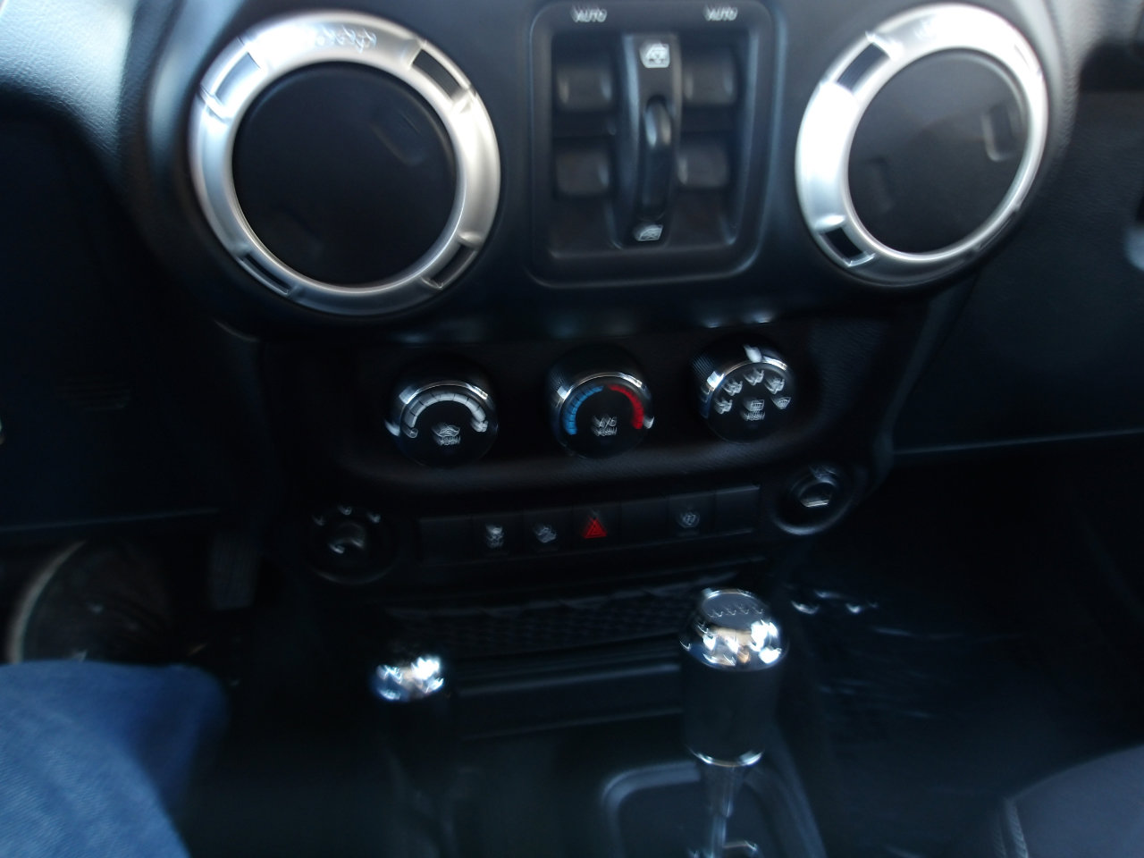 Used 2018 Jeep Wrangler Unlimited Sahara image 20