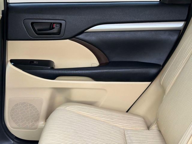 Used 2015 Toyota Highlander Plus AWD/4WD image 12