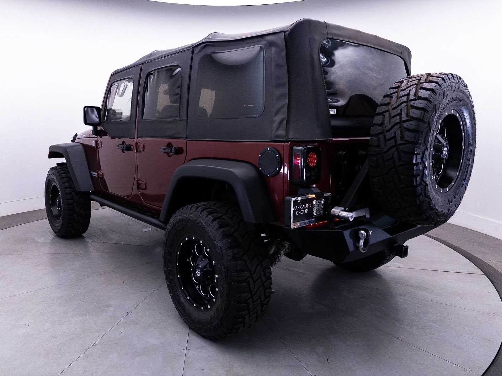 Used 2010 Jeep Wrangler Unlimited Rubicon AWD/4WD image 11