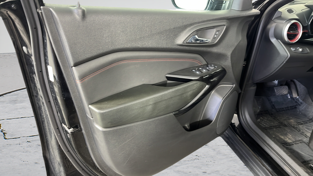 Used 2024 Chevrolet Trax RS w/ Sunroof Package FWD image 23