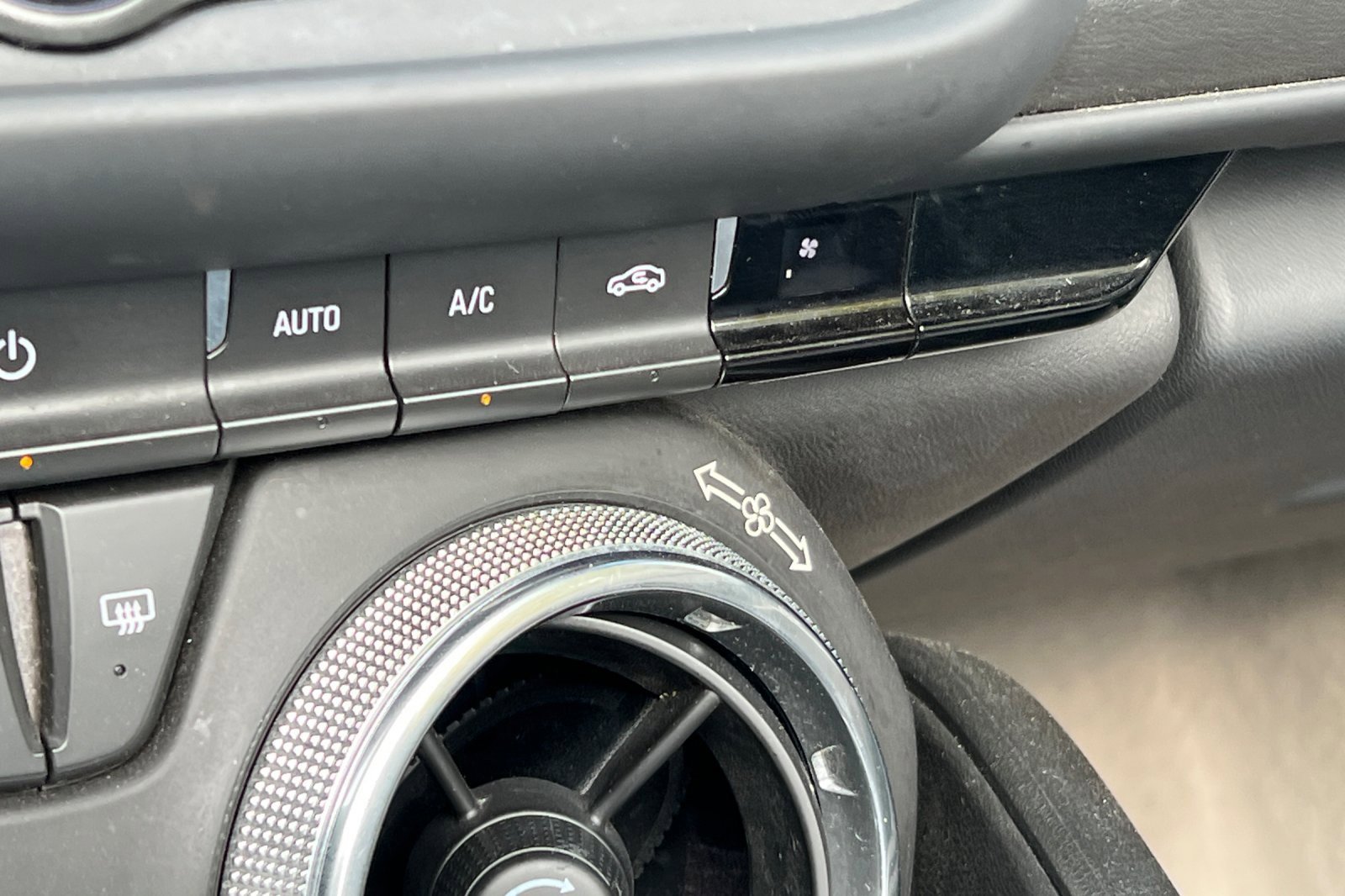 Used 2023 Chevrolet Camaro LT image 29