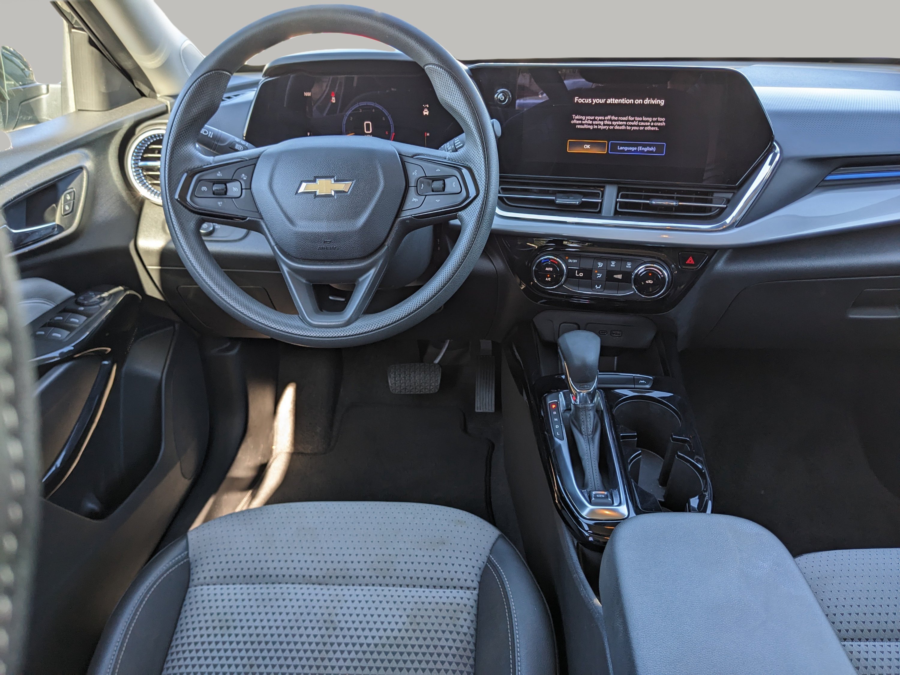 Used 2025 Chevrolet Trax LT FWD image 14