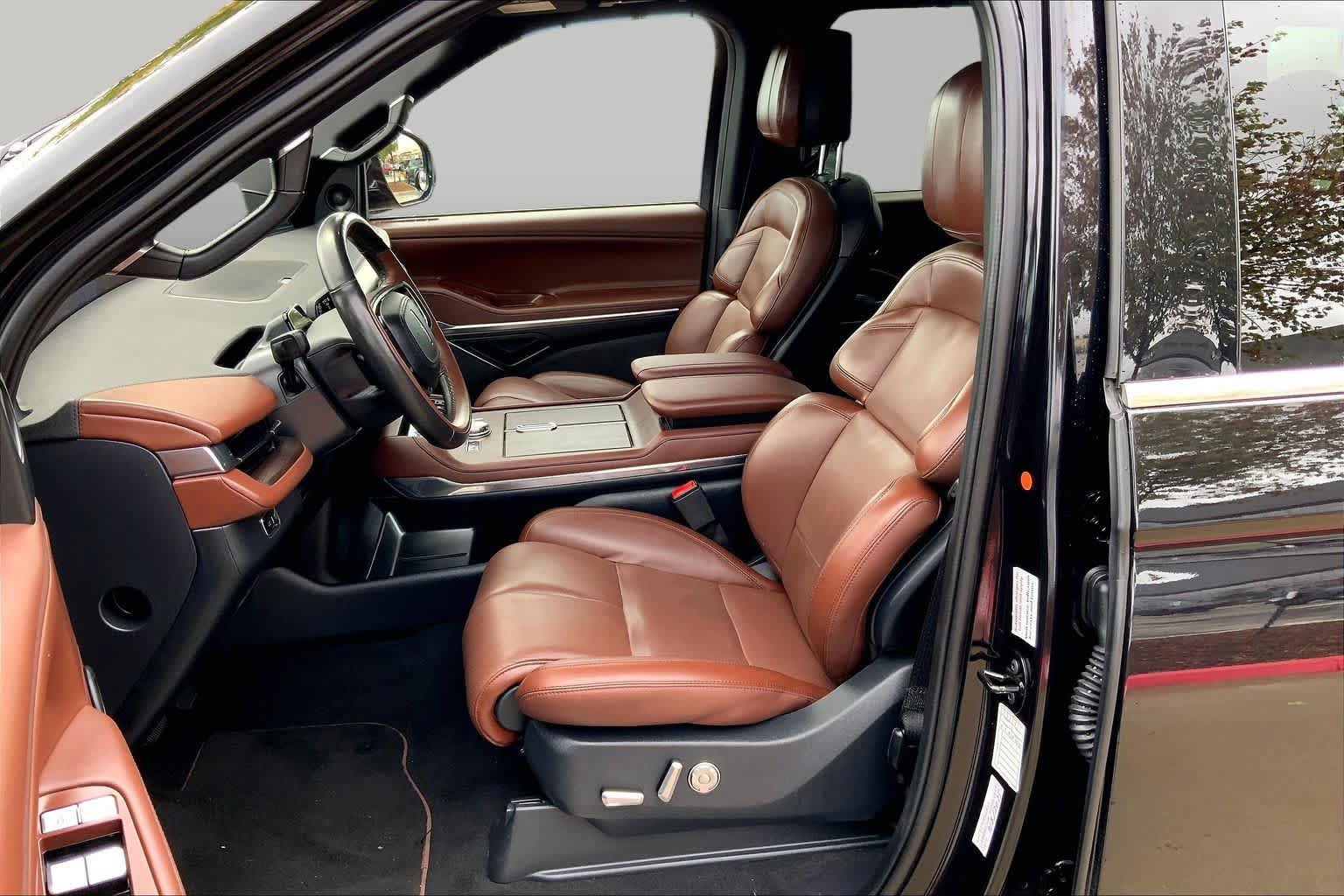 Used 2025 Lincoln Navigator Reserve AWD/4WD image 8
