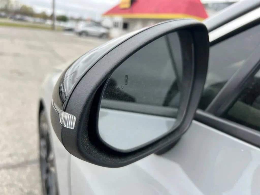 Used 2023 Kia K5 GT-Line image 26