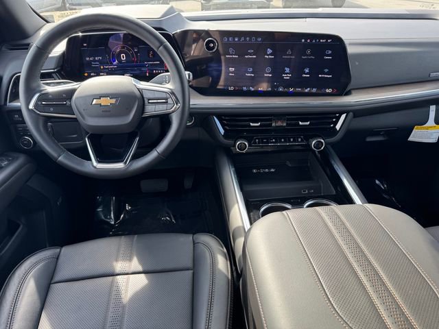 Used 2025 Chevrolet Suburban High Country image 14