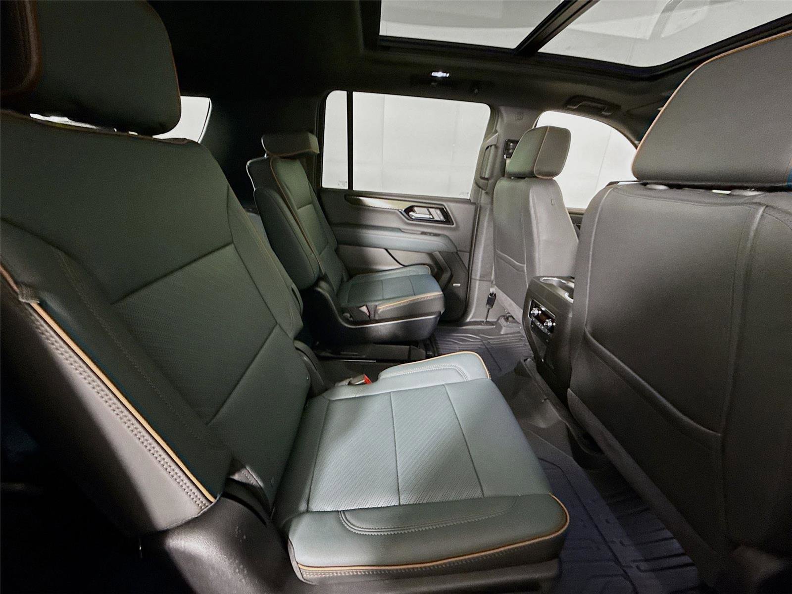 New 2026 GMC Yukon XL AT4 w/ AT4 Premium Package AWD/4WD image 23