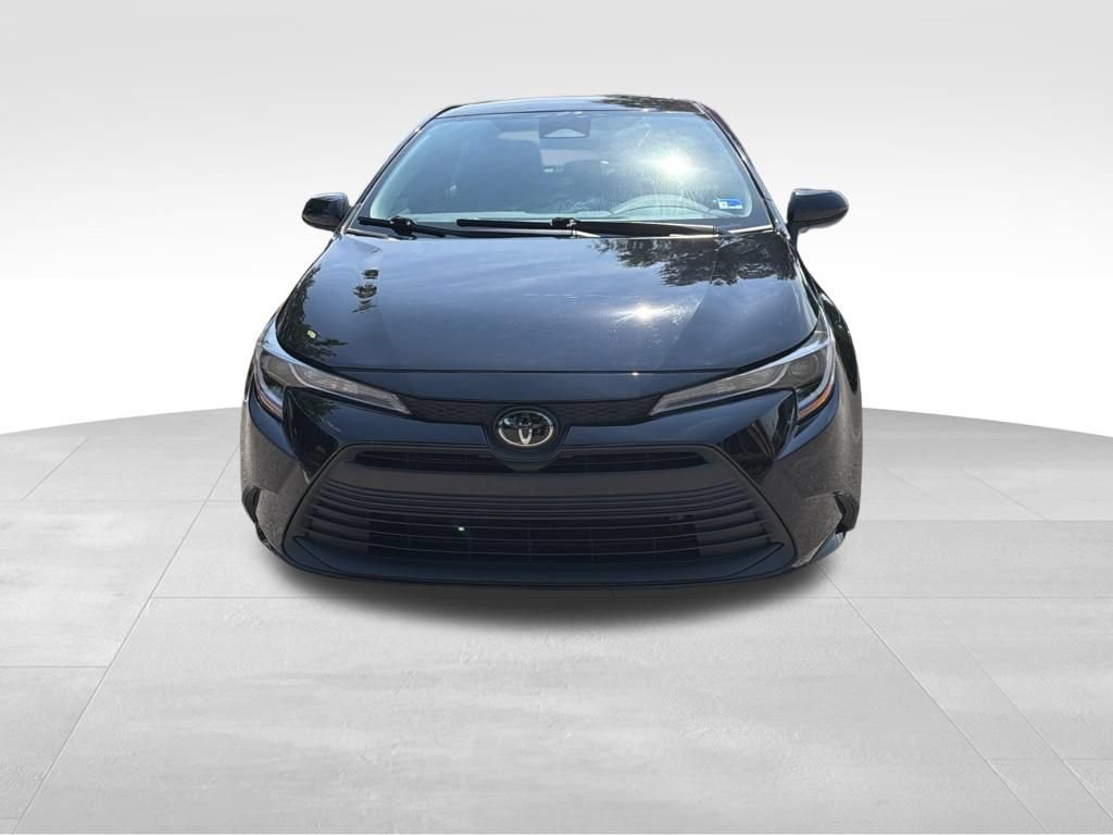 Used 2025 Toyota Corolla LE w/ Convenience Package FWD image 2