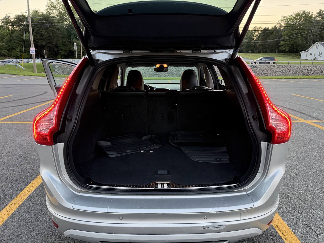 Used 2017 Volvo XC60 T5 Dynamic w/ Preferred Option Package AWD/4WD image 18