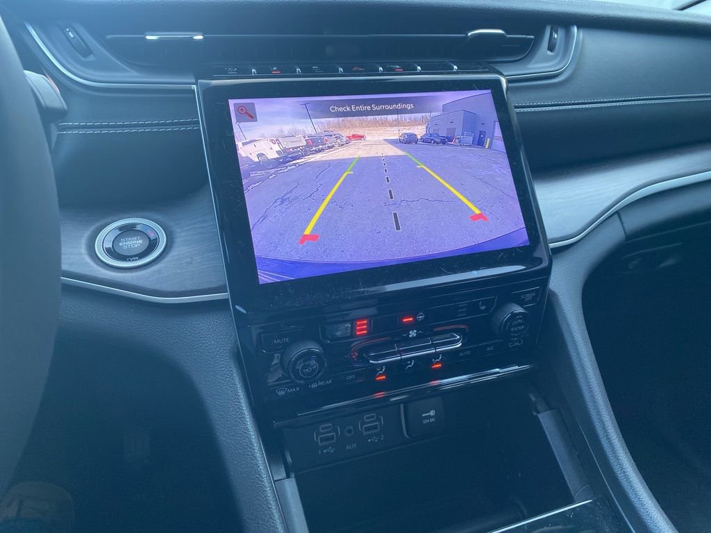 Used 2024 Jeep Grand Cherokee Limited image 12