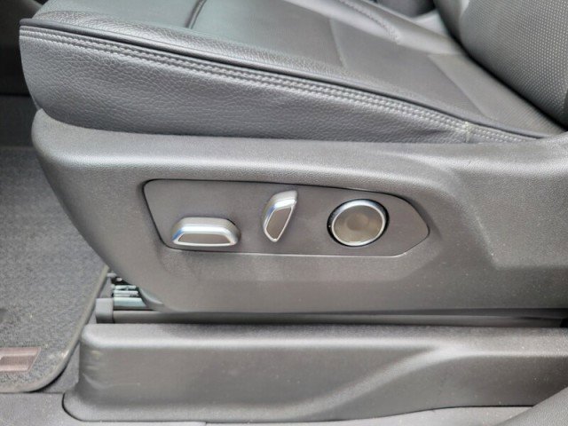 Used 2024 GMC Yukon XL Denali AWD/4WD image 27