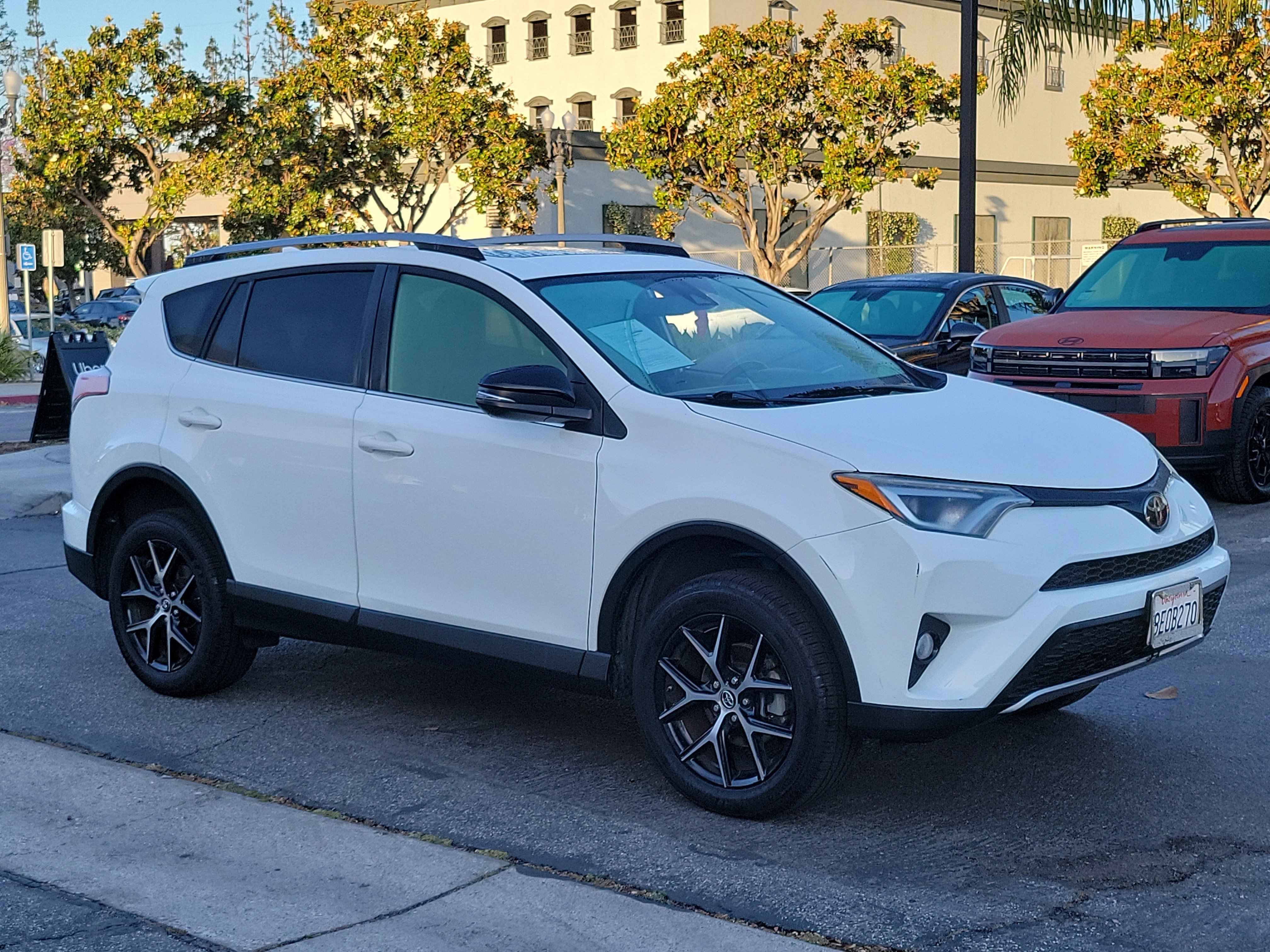Used 2018 Toyota RAV4 SE w/ Power Extra Value Package FWD image 30