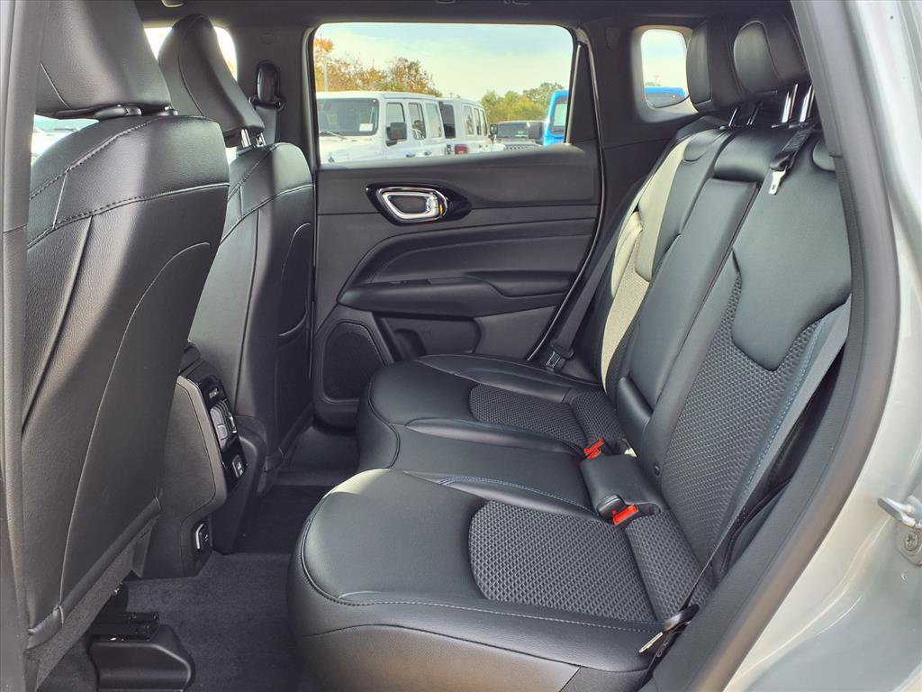 New 2026 Jeep Compass Altitude image 9