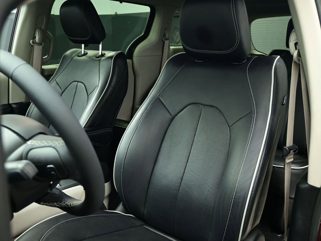 Used 2022 Chrysler Pacifica Limited image 17