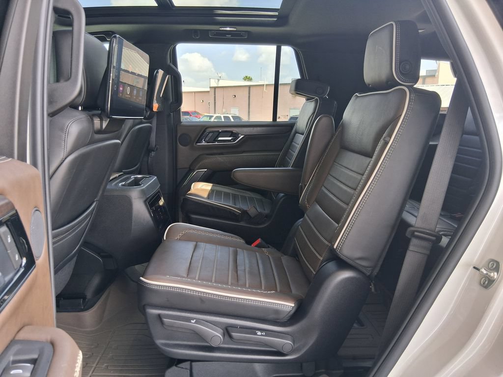 Used 2025 GMC Yukon Denali Ultimate w/ LPO, Floor Liner Package AWD/4WD image 23