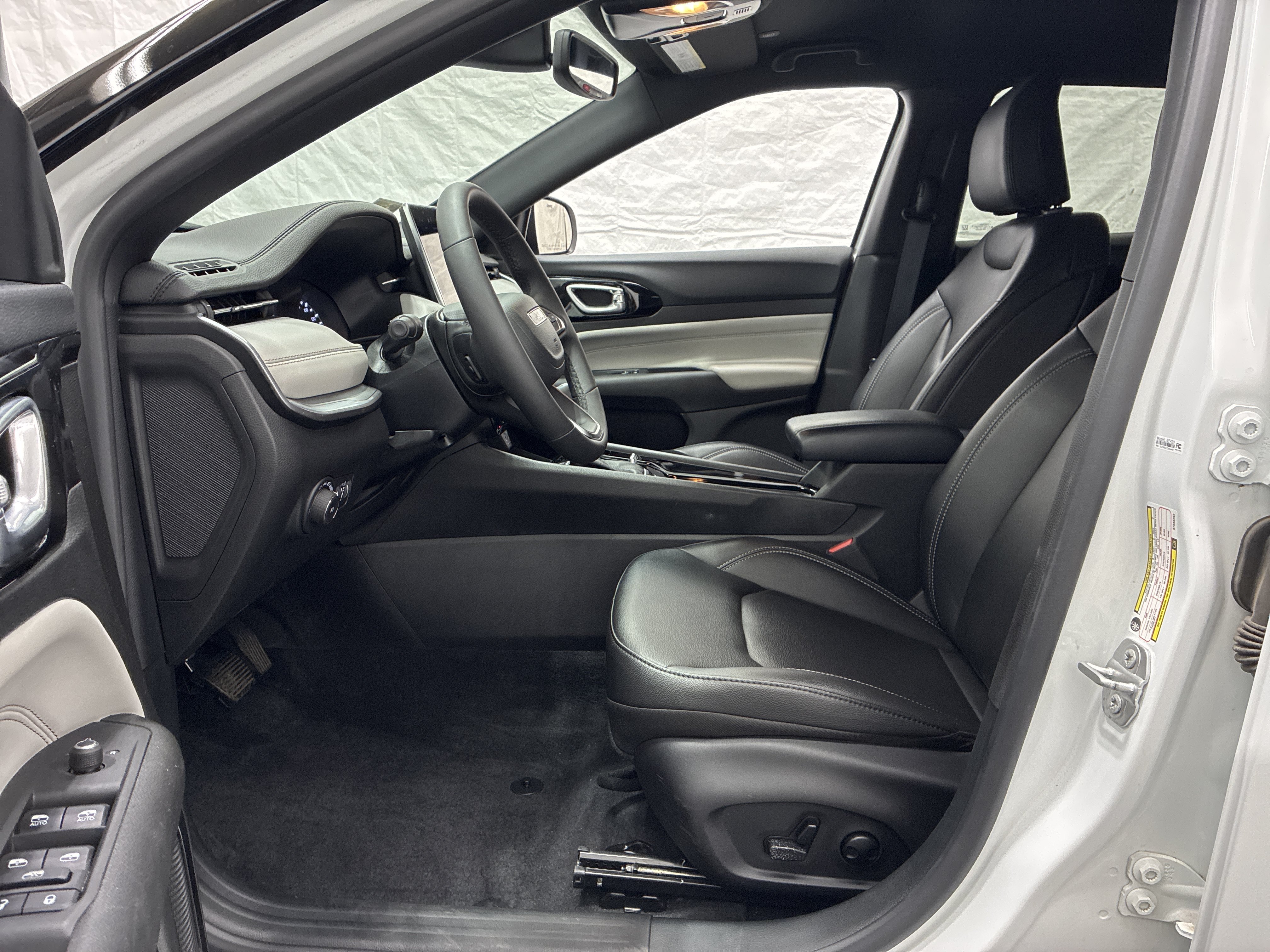 Certified 2025 Jeep Compass Limited AWD/4WD image 15