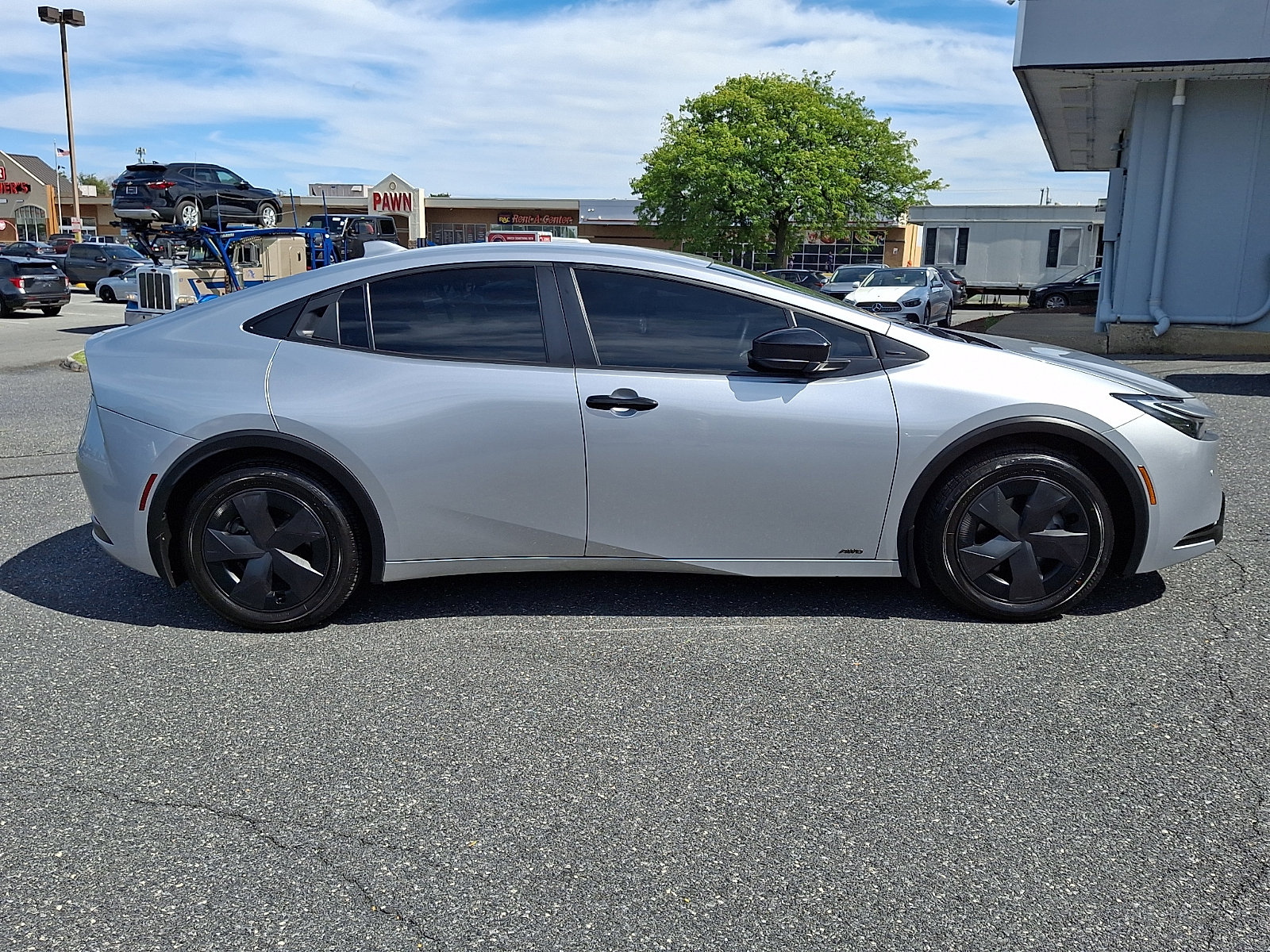 Used 2024 Toyota Prius LE AWD/4WD image 7
