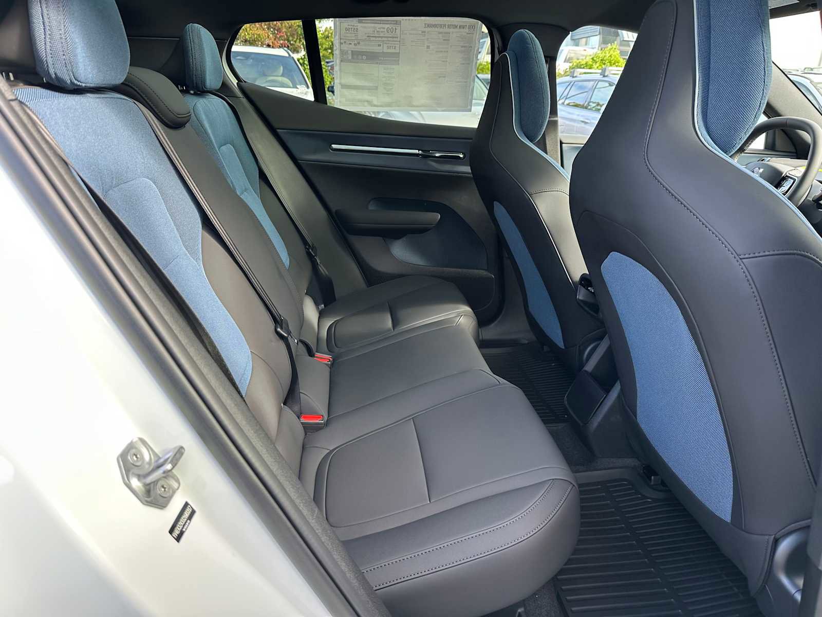 New 2025 Volvo EX30 Plus w/ Protection Package Premier image 20