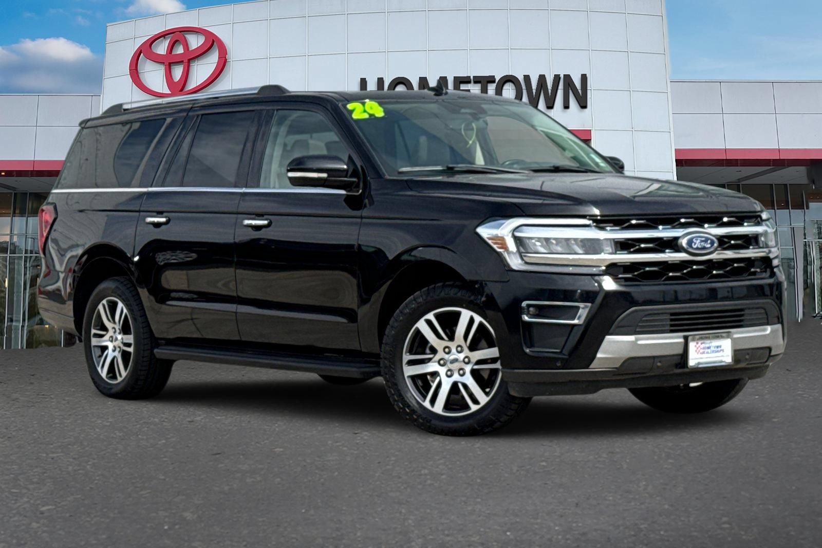 Used 2024 Ford Expedition Max Limited AWD/4WD image 2