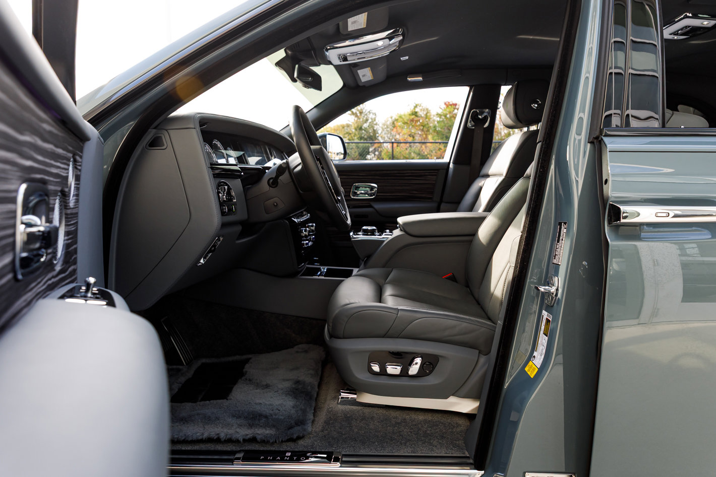 Certified 2023 Rolls-Royce Phantom Sedan w/ The Phantom Package image 27