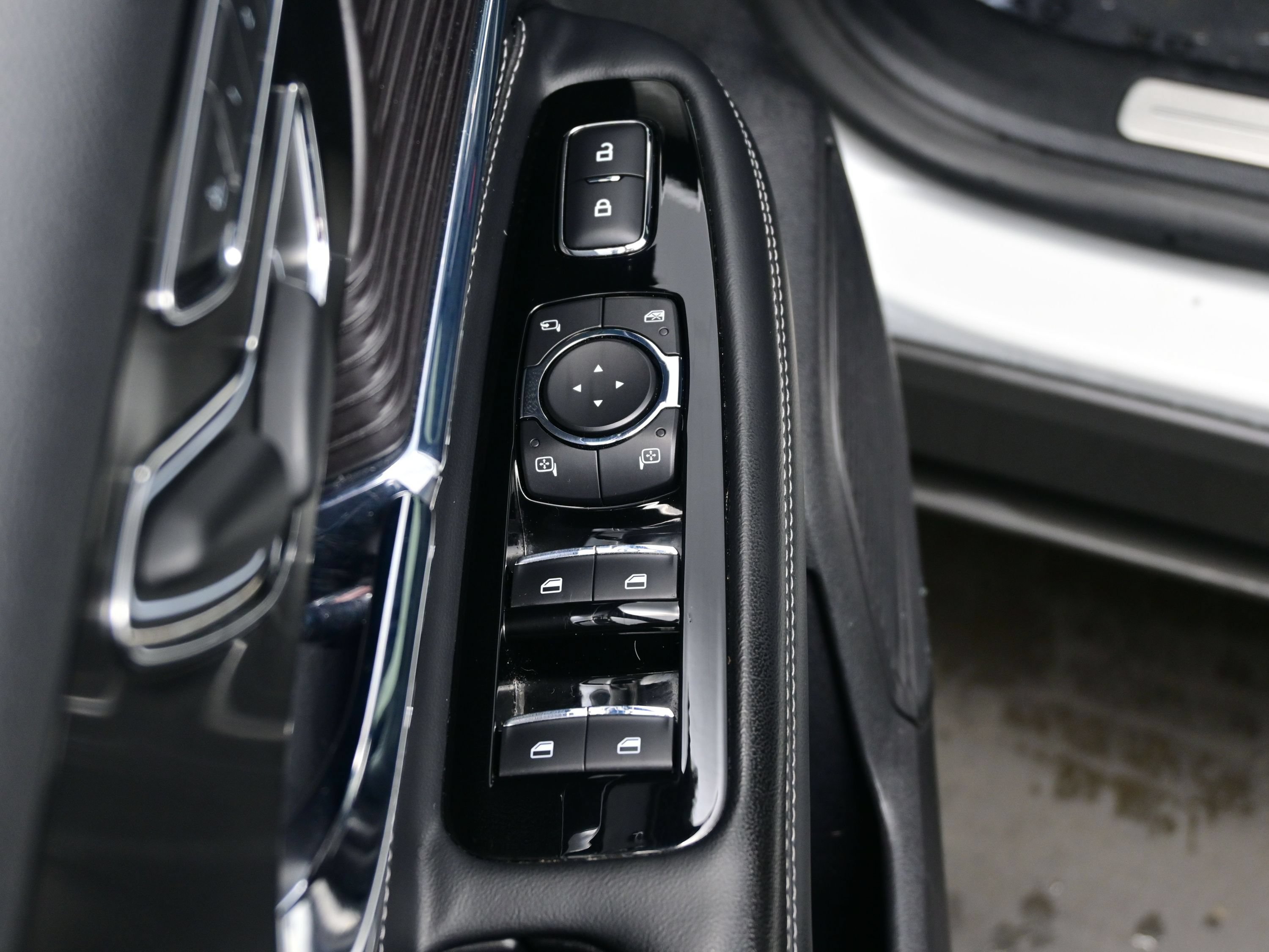 Used 2022 Lincoln Corsair AWD w/ Premium Package image 10