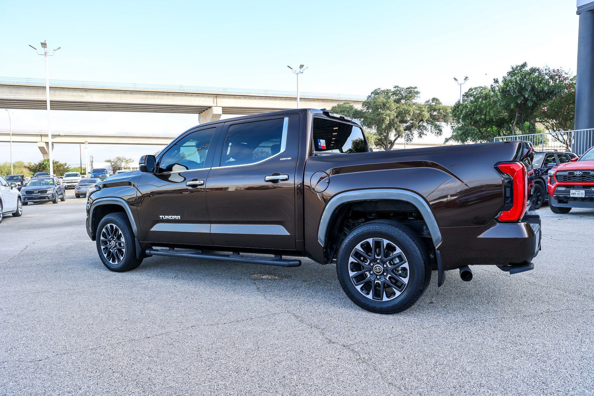 Used 2024 Toyota Tundra Limited w/ Power Package AWD/4WD image 10