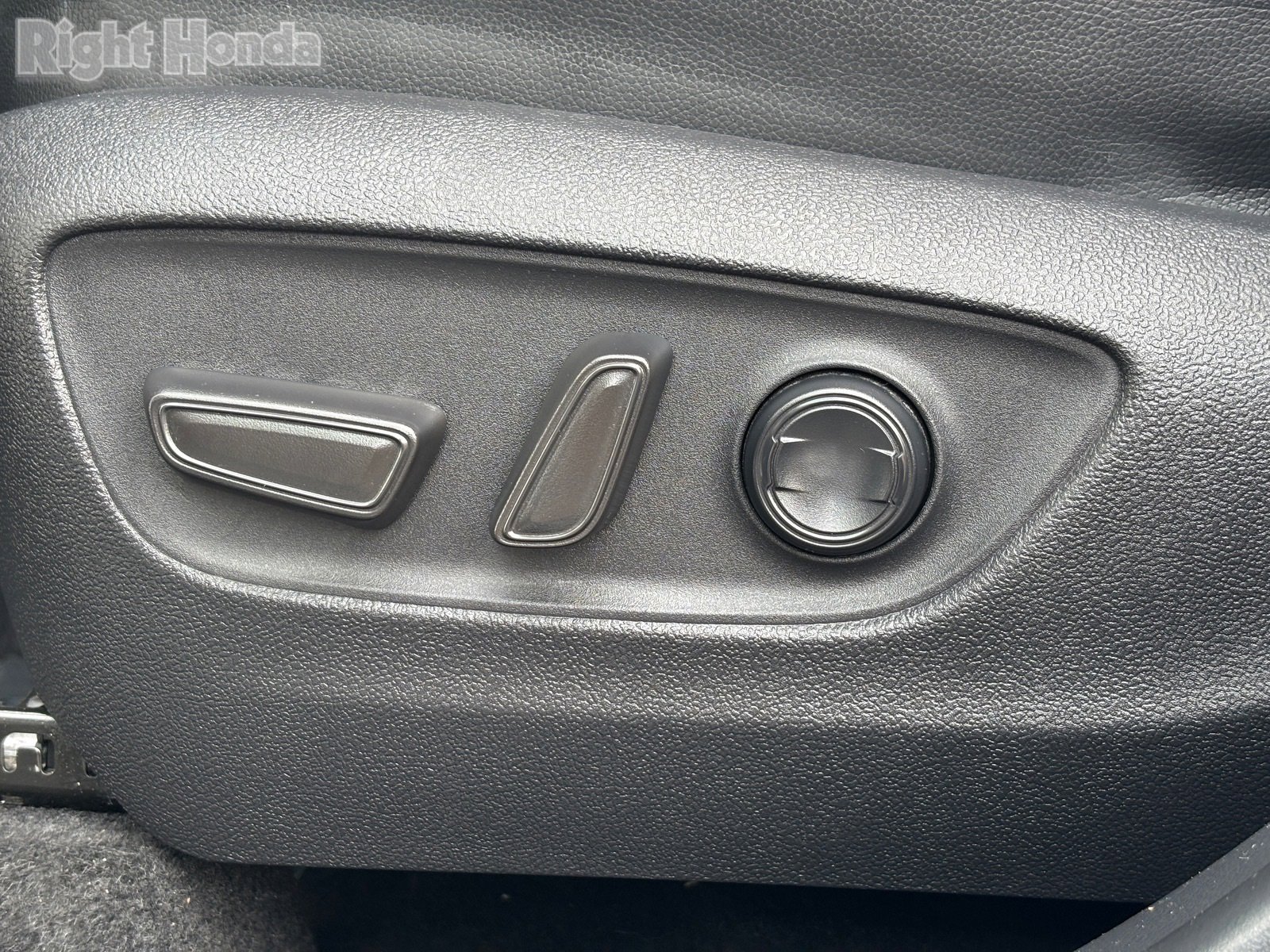 Used 2024 Toyota Highlander XLE image 10