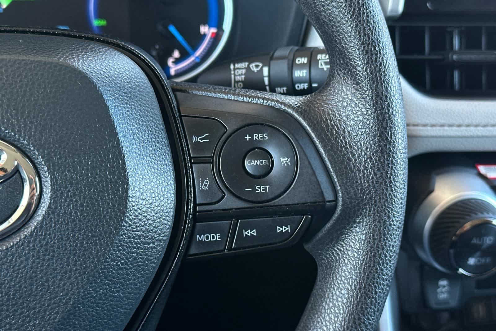 Used 2024 Toyota RAV4 XLE AWD/4WD image 27