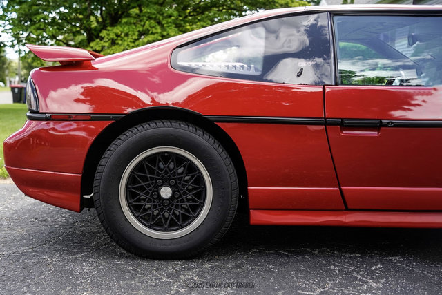 Used 1988 Pontiac Fiero GT RWD image 10