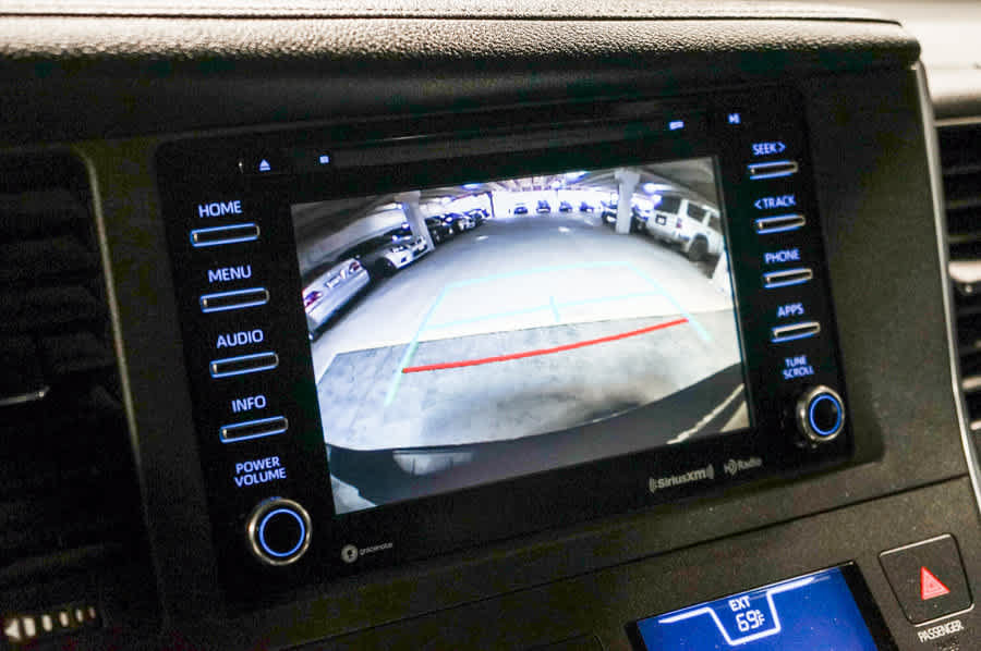 Used 2018 Toyota Sienna SE w/ Carpet Mat Package FWD image 24