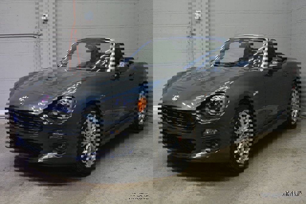 Used 2017 FIAT 124 Spider Lusso image 2