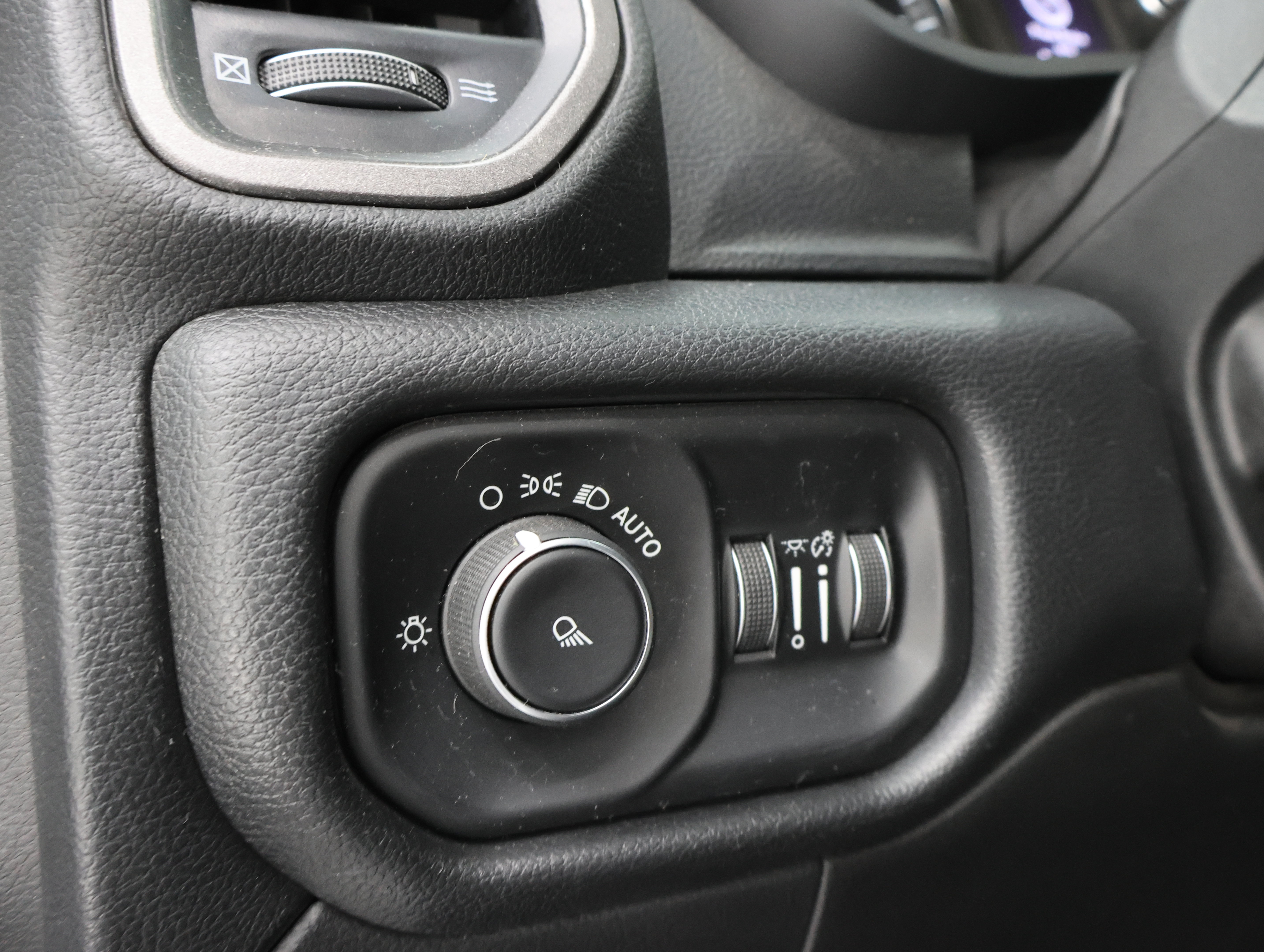 Used 2019 RAM 3500 Tradesman w/ Chrome Appearance Group AWD/4WD image 35