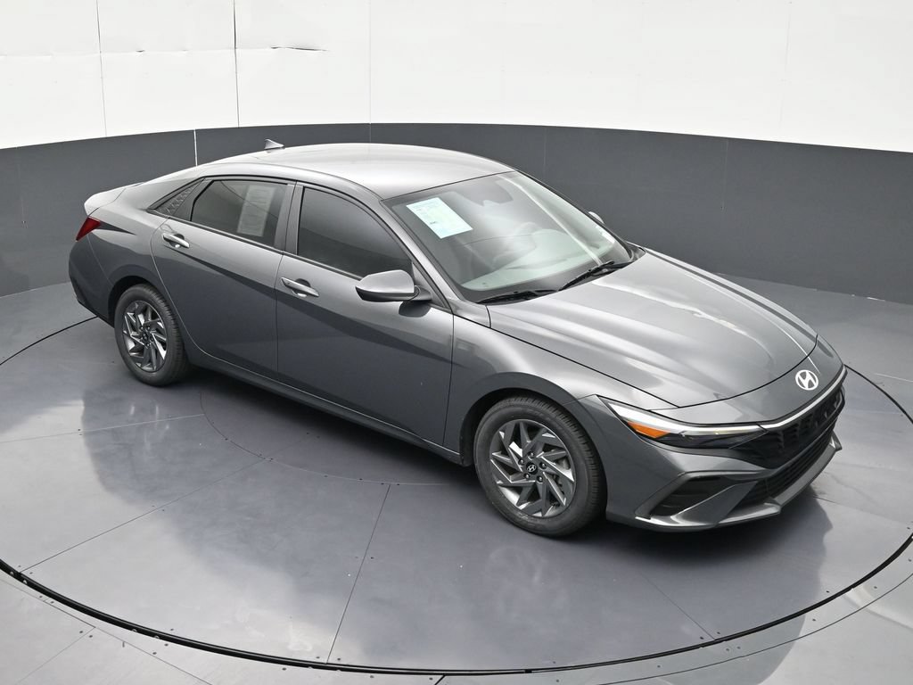 Used 2024 Hyundai Elantra SEL FWD image 21