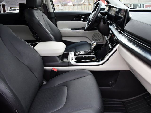 Used 2024 Kia Carnival SX Prestige image 38