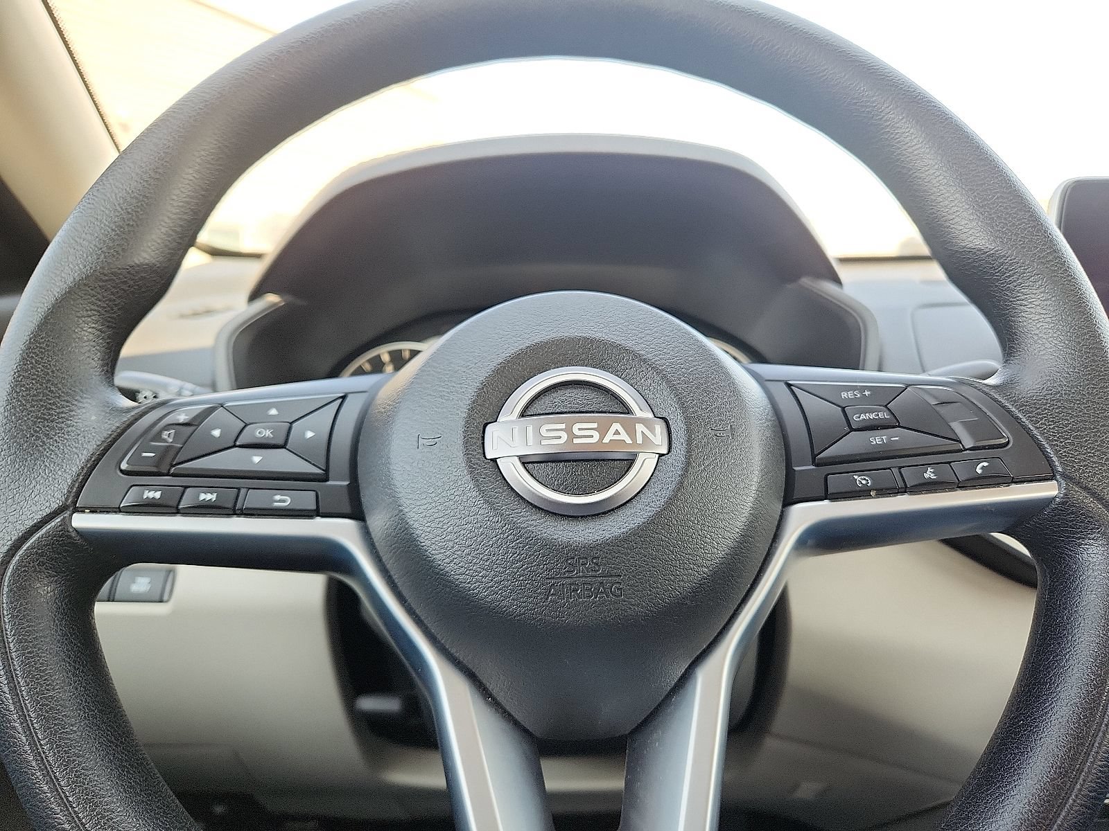 Used 2025 Nissan Altima 2.5 SV FWD image 19