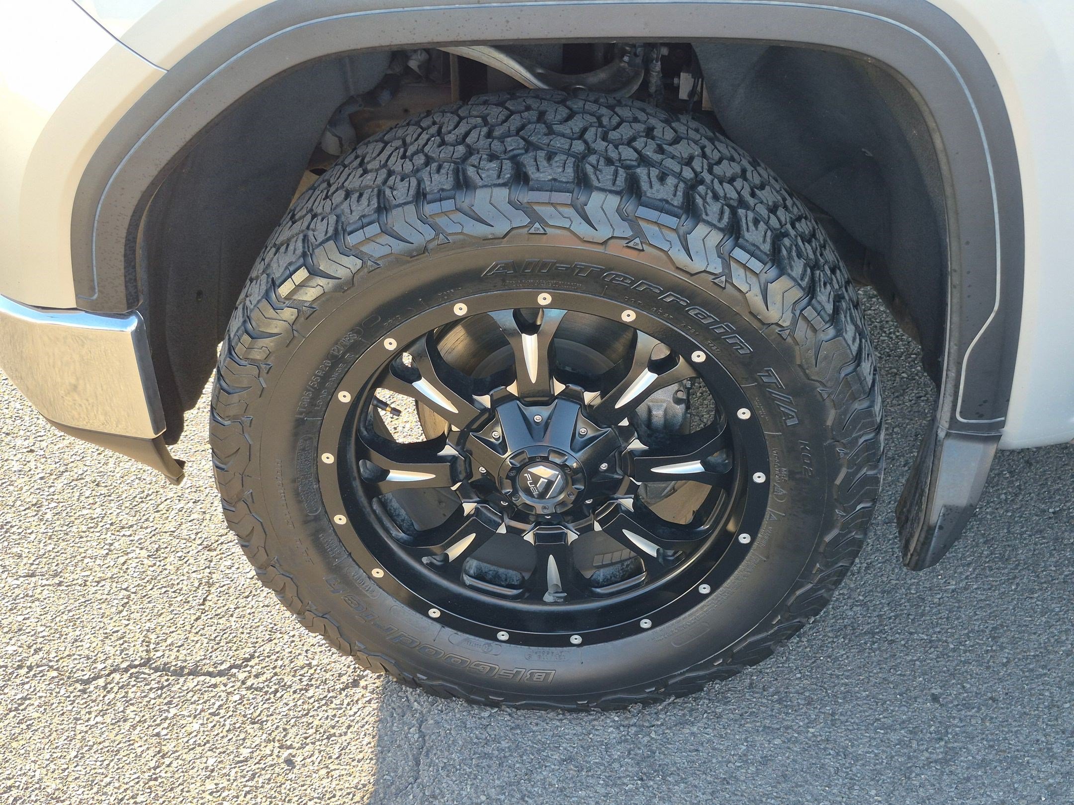 Used 2019 GMC Sierra 1500 SLT w/ Driver Alert Package I AWD/4WD image 13