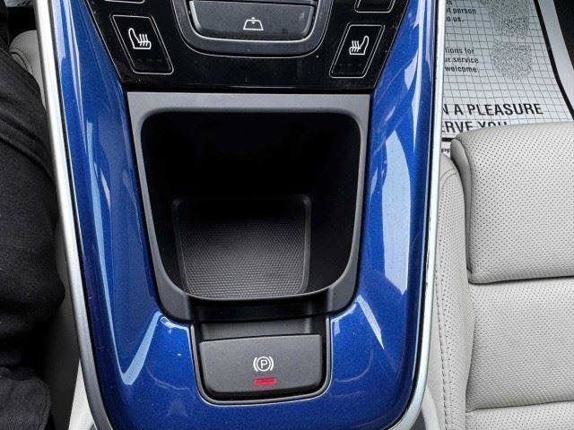 Used 2024 Porsche 911 Carrera RWD image 34