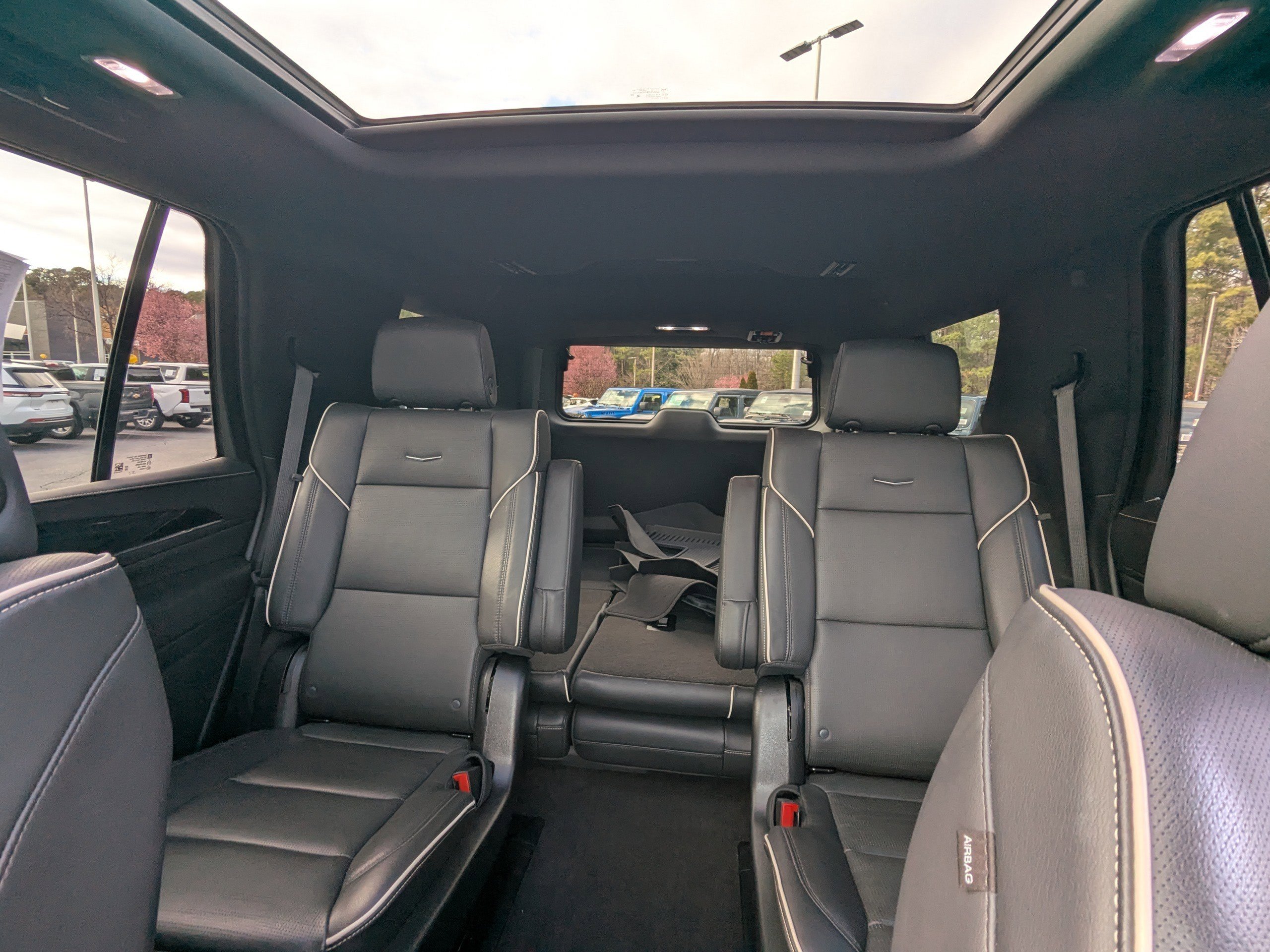 Used 2024 Cadillac Escalade Sport w/ LPO, ONYX Package image 10