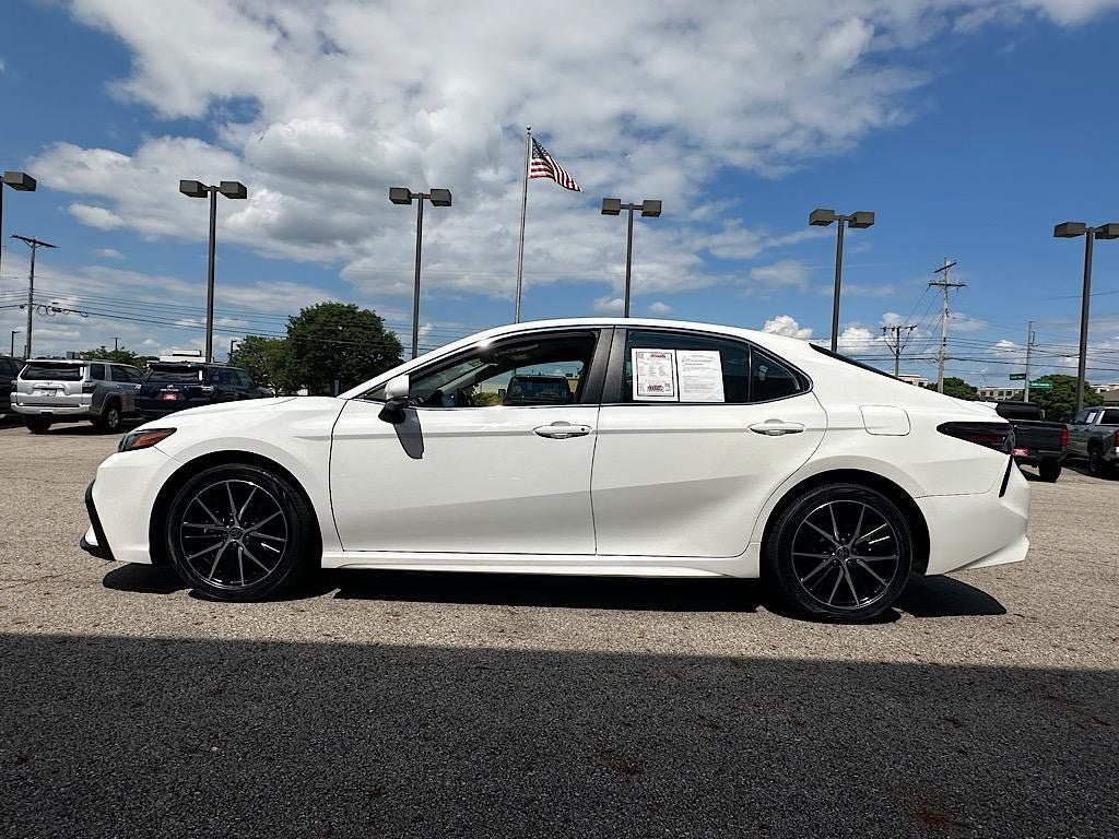 Certified 2021 Toyota Camry SE FWD image 2