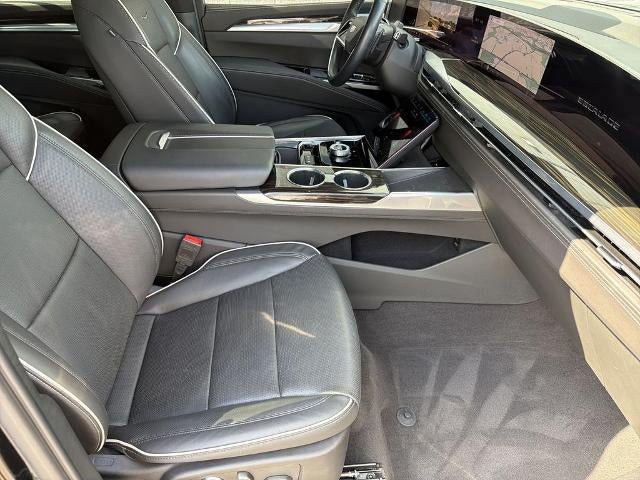 Certified 2025 Cadillac Escalade Premium Luxury AWD/4WD image 13