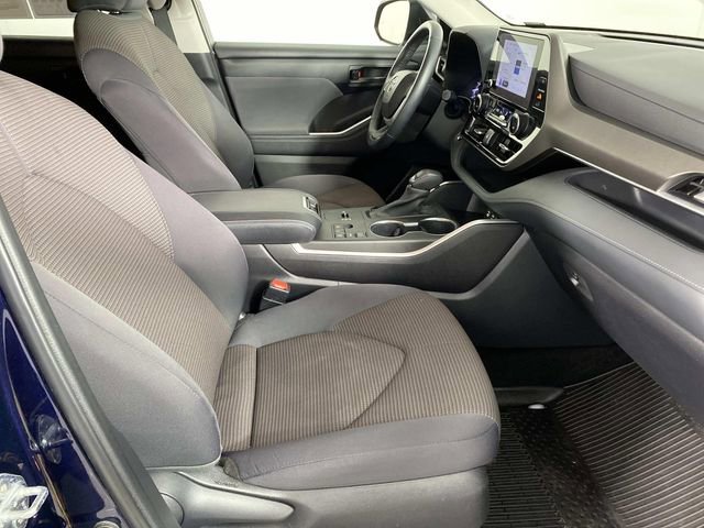 Used 2023 Toyota Highlander LE image 12