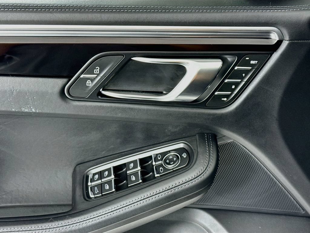 Certified 2023 Porsche Macan Turbo AWD/4WD image 11