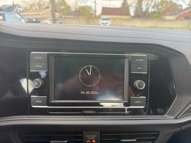 Used 2022 Volkswagen Jetta SE w/ Panoramic Sunroof Package FWD image 16