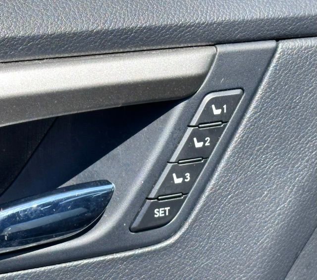 Used 2021 Lexus RX 350L Premium w/ Premium Package image 21