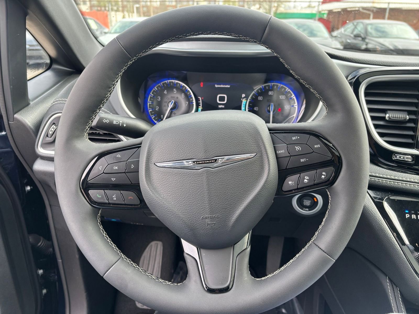 Used 2025 Chrysler Pacifica Limited image 31