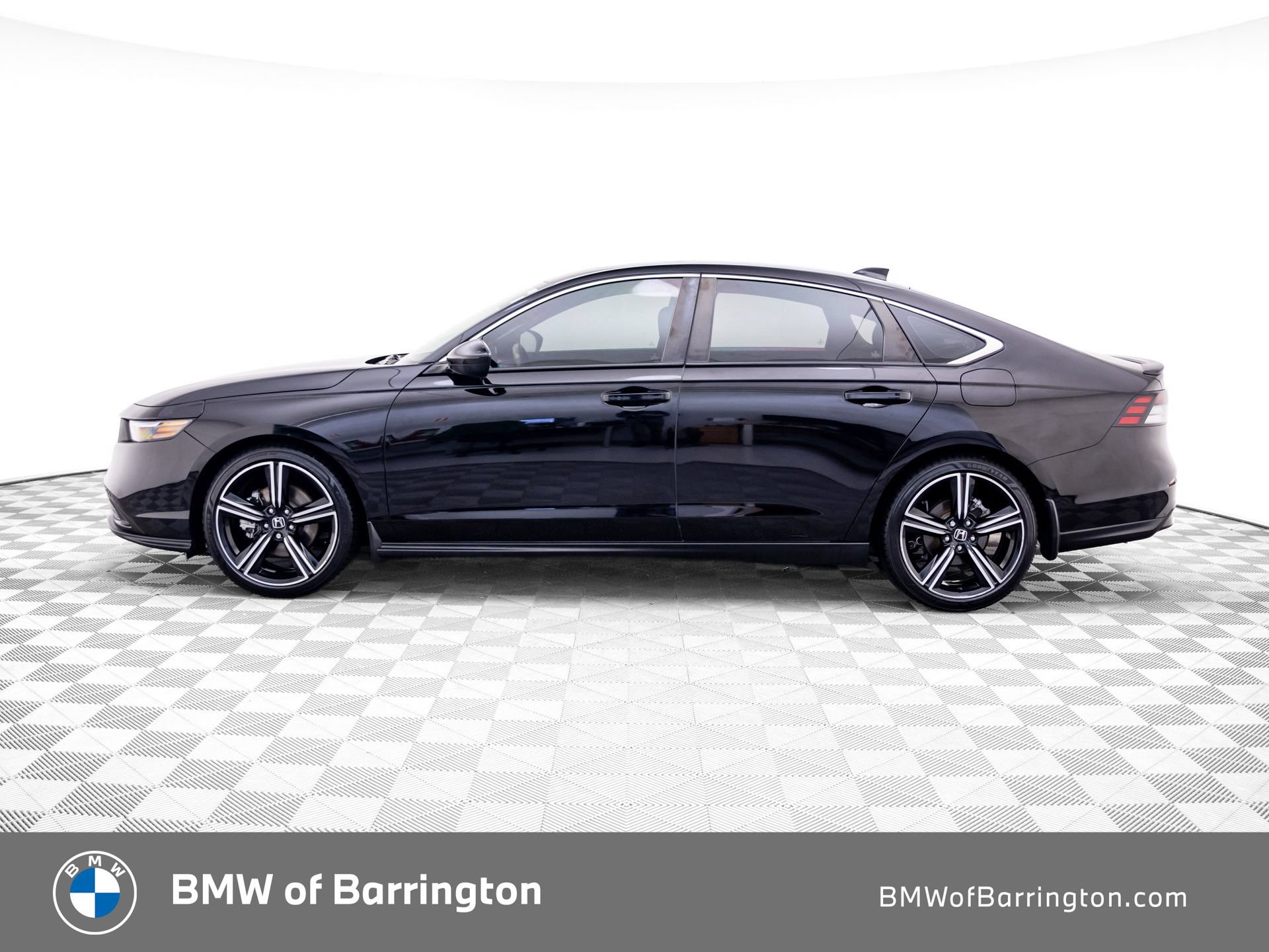 Used 2024 Honda Accord Sport image 2