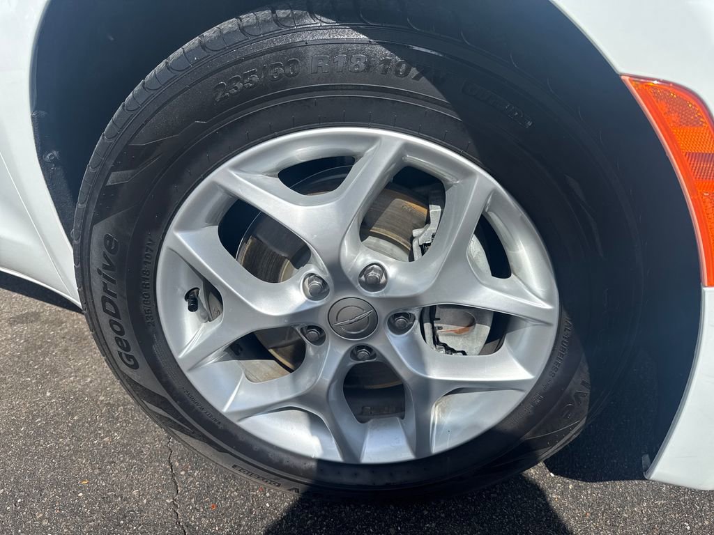 Used 2018 Chrysler Pacifica Touring Plus w/ Tire & Wheel Group FWD image 38
