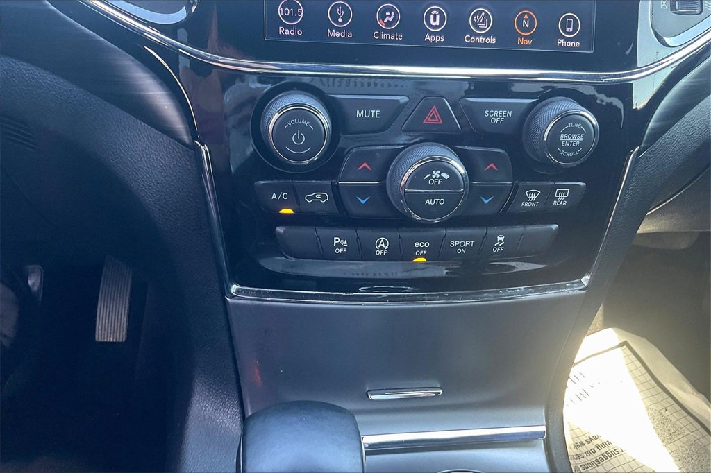 Used 2019 Jeep Grand Cherokee Laredo image 32