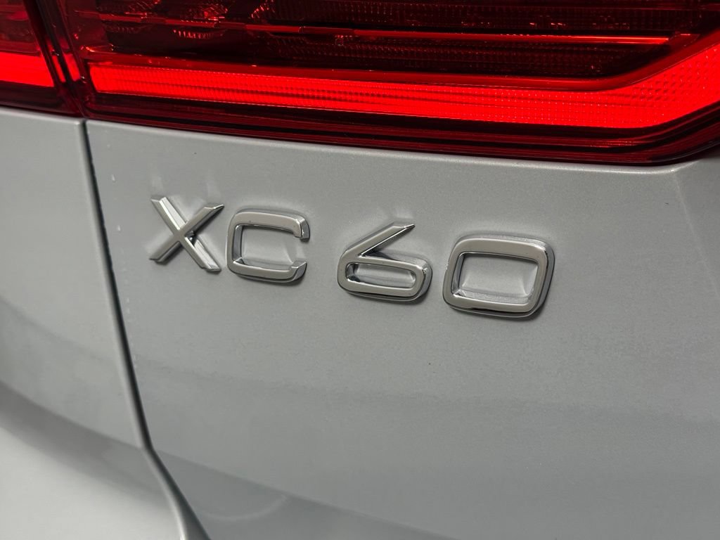 Certified 2024 Volvo XC60 B5 Core w/ Climate Package AWD/4WD image 8