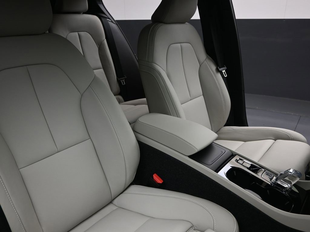 New 2026 Volvo XC40 B5 Ultra w/ Protection Package Premier image 13
